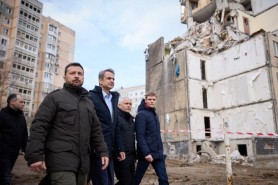 Volodimir Zelenski, la un pas să fie ucis. O rachetă a explodat la 150 de metri de mașina sa